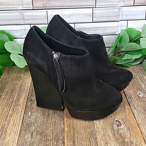 Boutique 9 suede platform heels Size 8.5